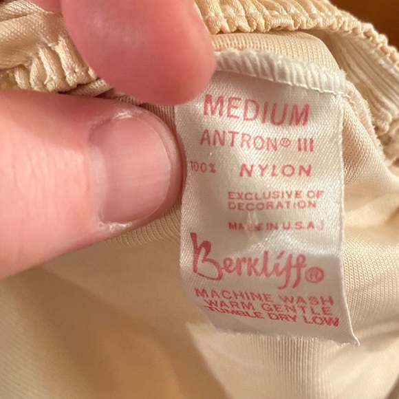 Sold Vintage 1960’s Berkliff lace slip - Picture 4 of 4